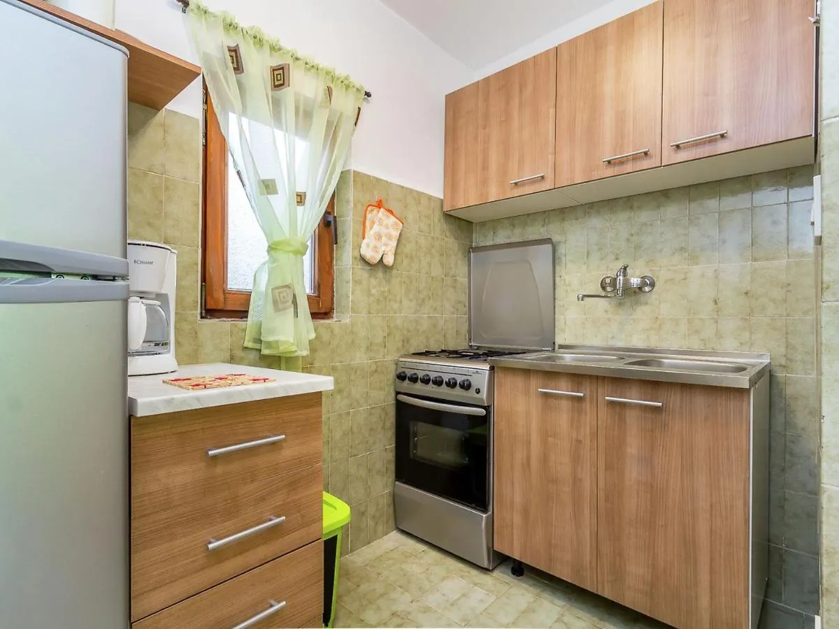 Holiday Home Only 800 M From The Beach Stinjan Croatia