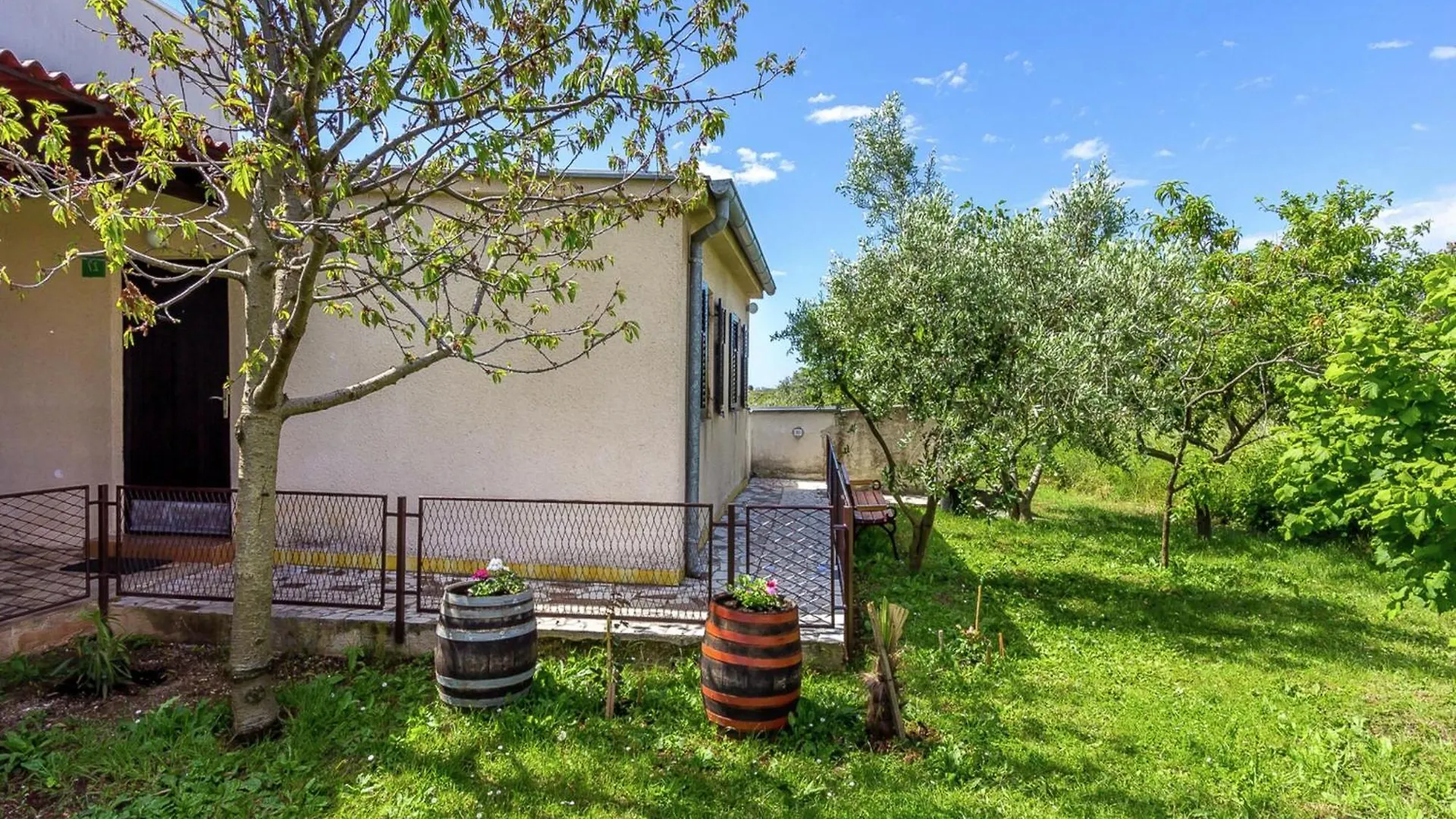 Holiday Home Only 800 M From The Beach Stinjan Croatia